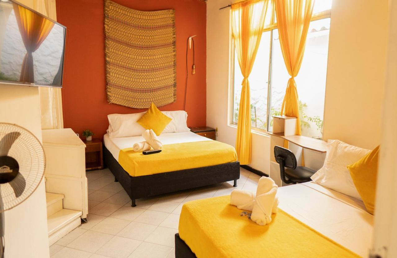 Africa House-Casa Hotel Laureles-La70 เมเดยิน ภายนอก รูปภาพ
