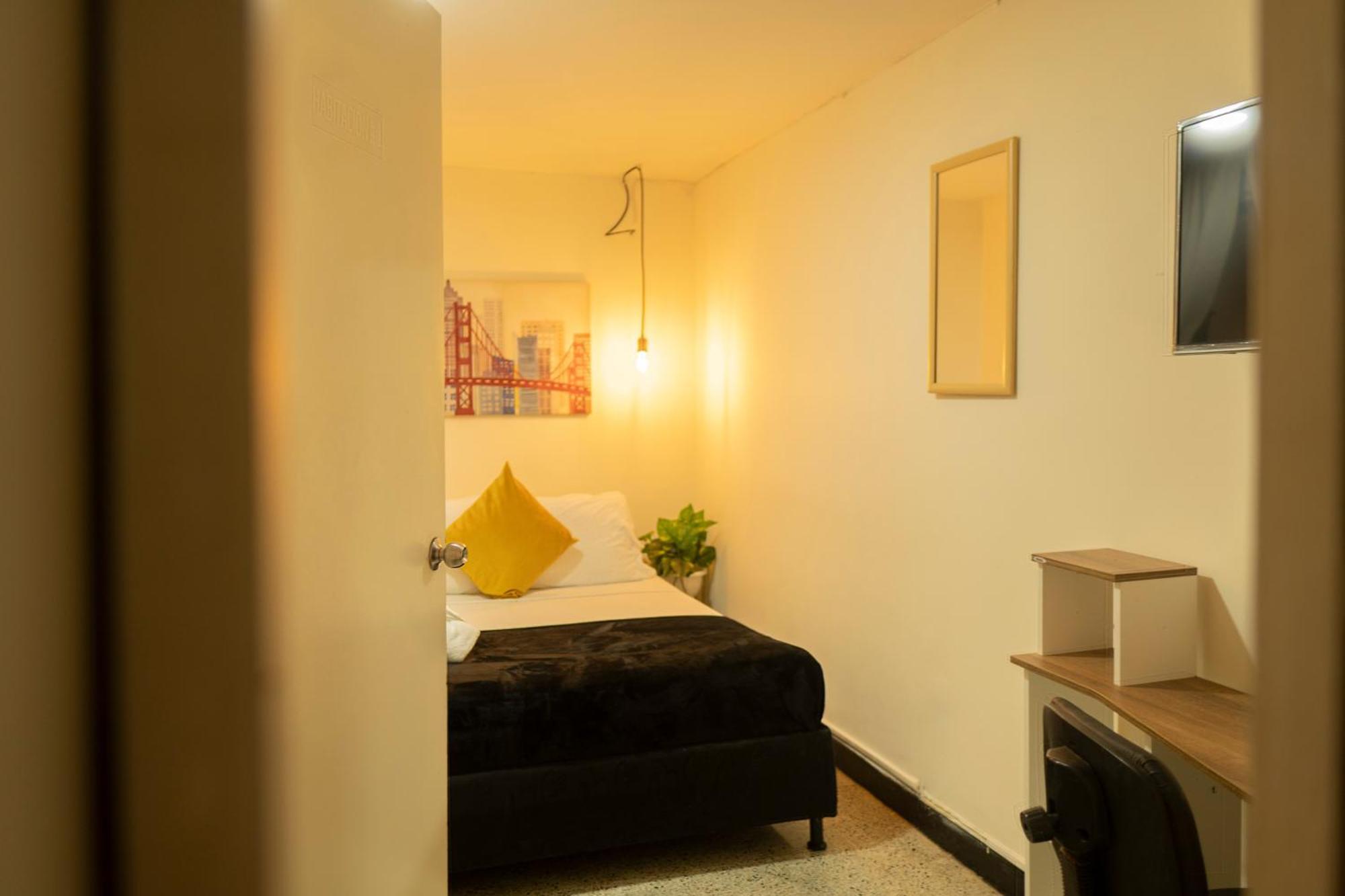 Africa House-Casa Hotel Laureles-La70 เมเดยิน ภายนอก รูปภาพ