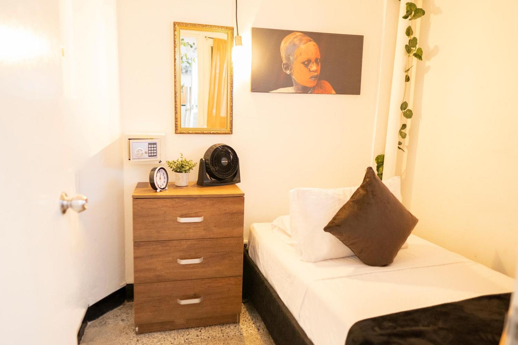 Africa House-Casa Hotel Laureles-La70 เมเดยิน ภายนอก รูปภาพ