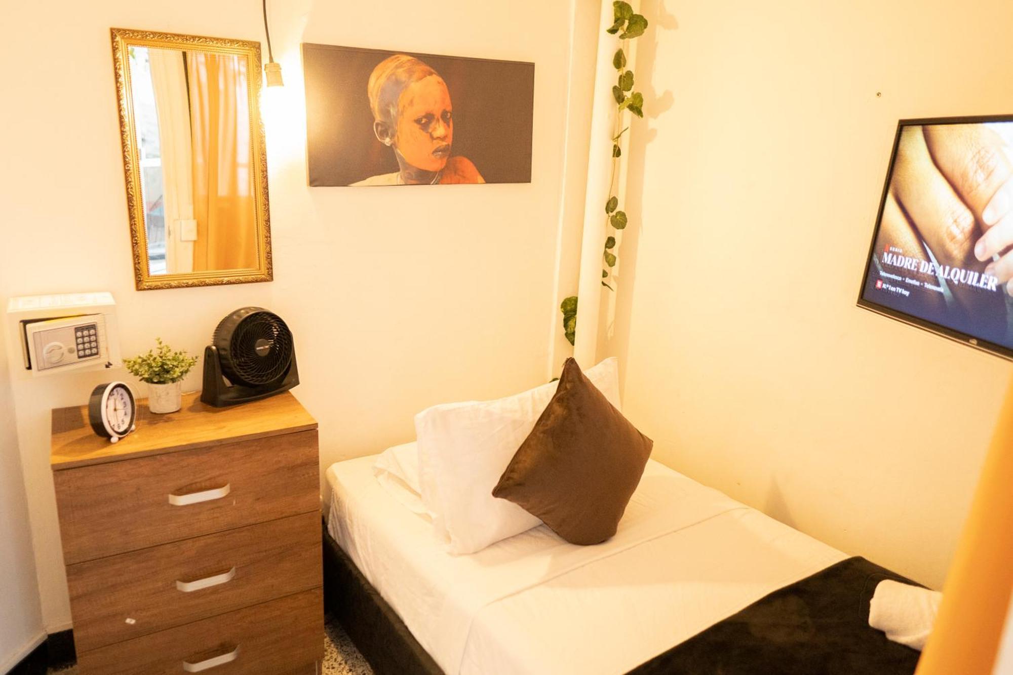 Africa House-Casa Hotel Laureles-La70 เมเดยิน ภายนอก รูปภาพ