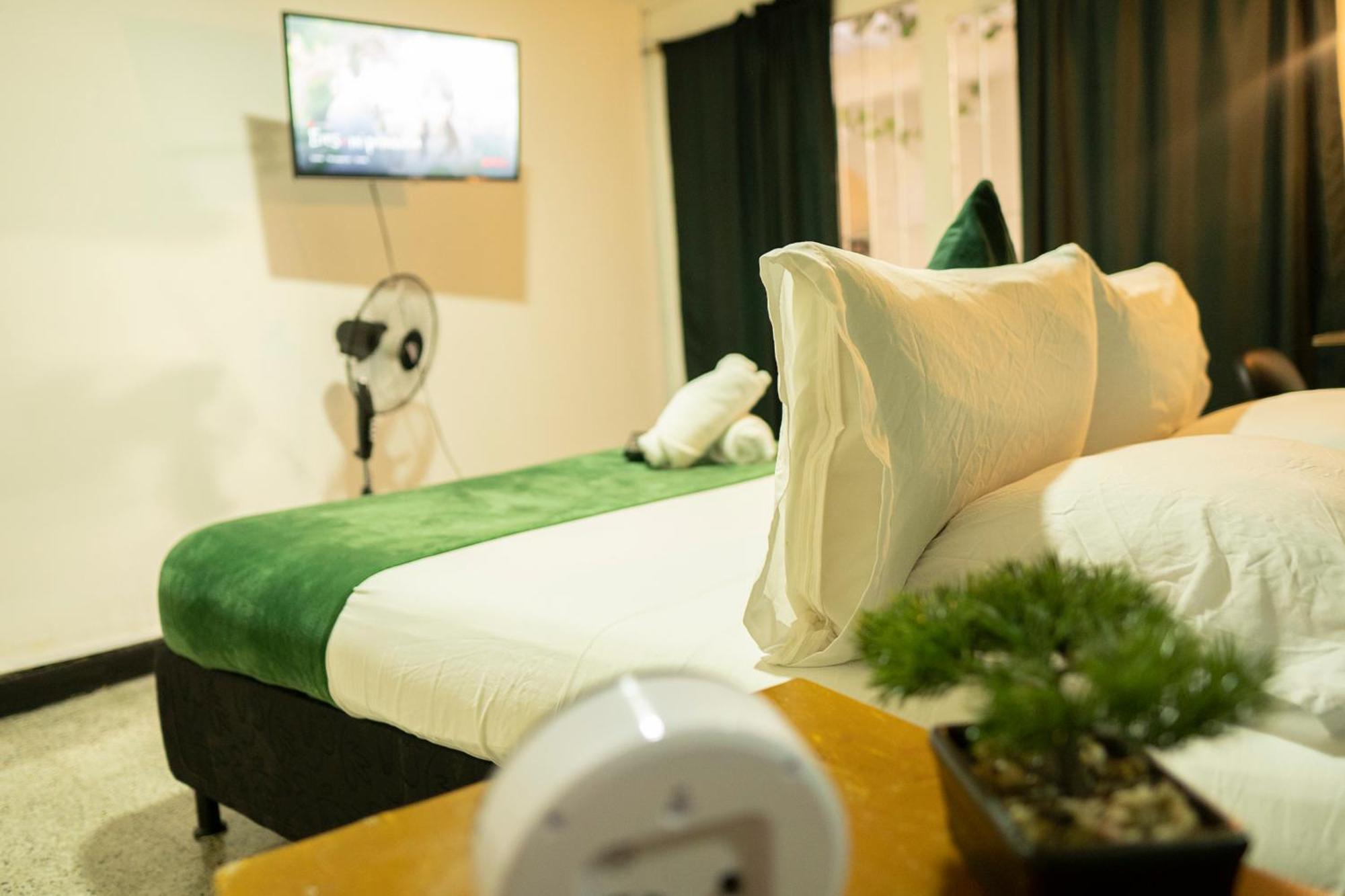 Africa House-Casa Hotel Laureles-La70 เมเดยิน ภายนอก รูปภาพ