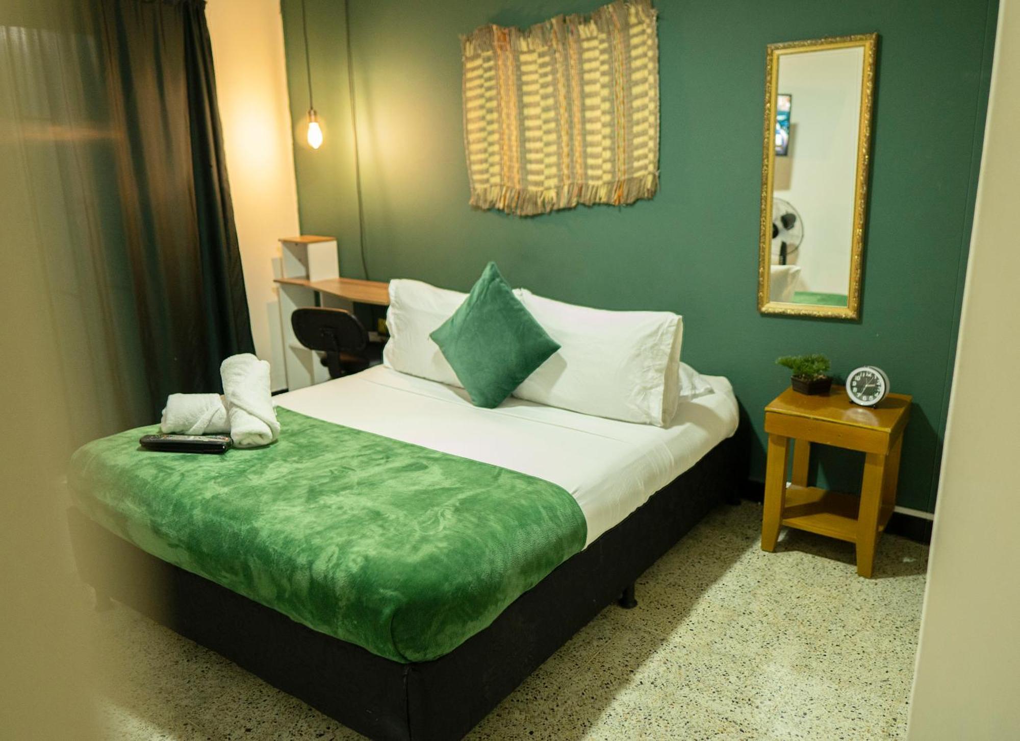 Africa House-Casa Hotel Laureles-La70 เมเดยิน ภายนอก รูปภาพ