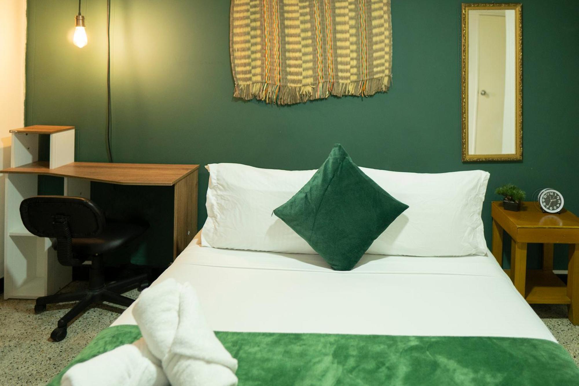 Africa House-Casa Hotel Laureles-La70 เมเดยิน ภายนอก รูปภาพ