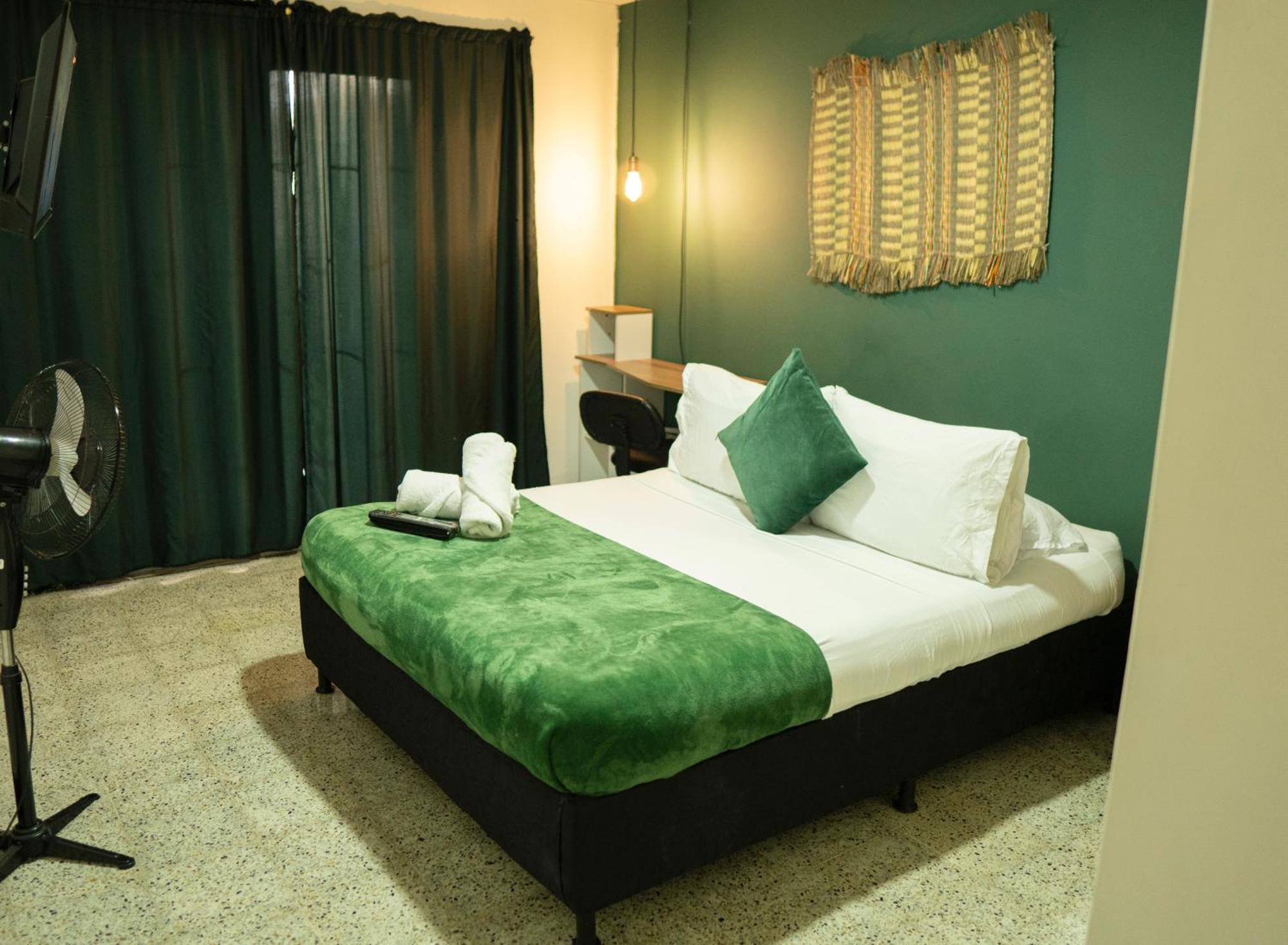 Africa House-Casa Hotel Laureles-La70 เมเดยิน ภายนอก รูปภาพ