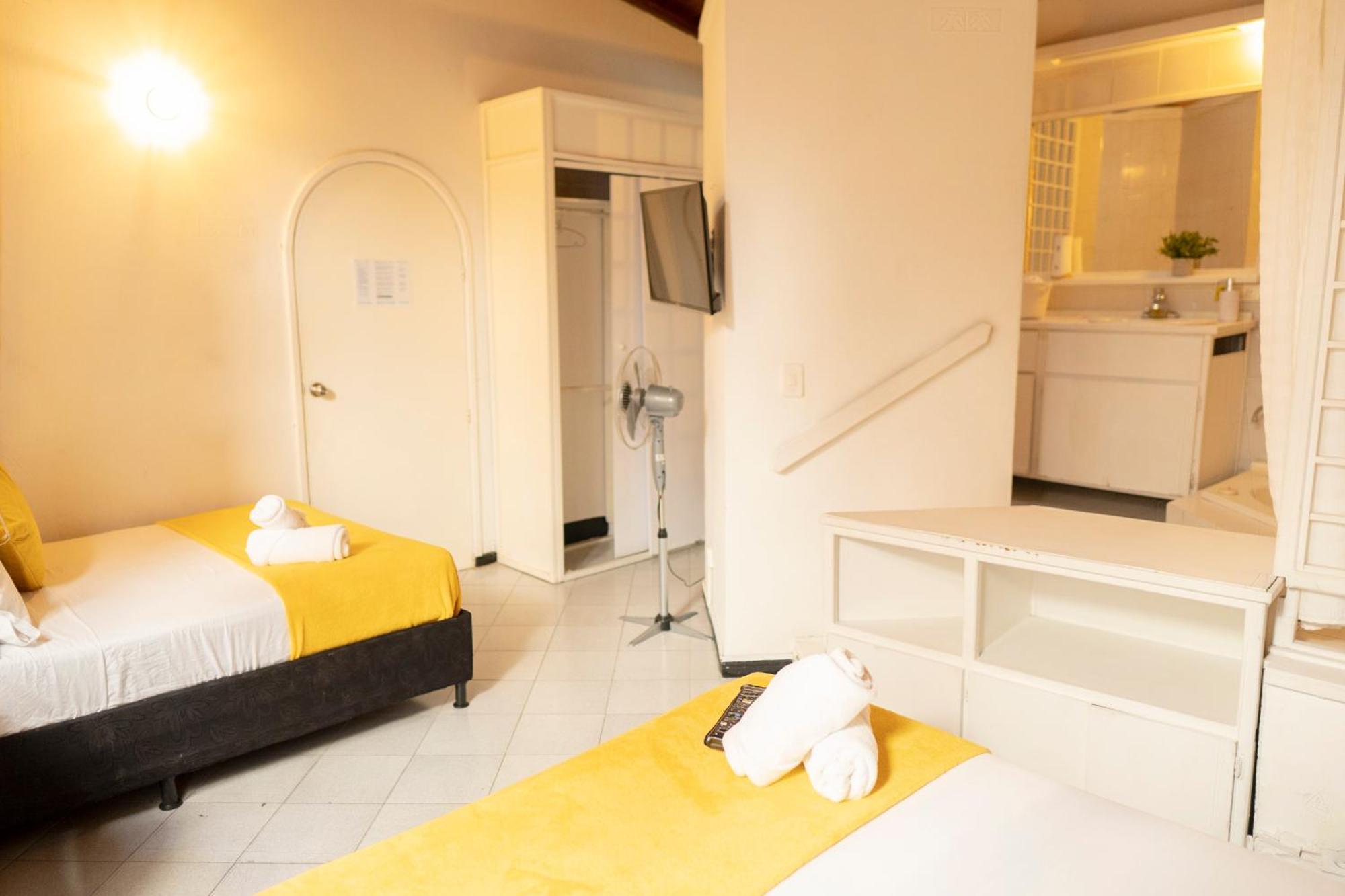 Africa House-Casa Hotel Laureles-La70 เมเดยิน ภายนอก รูปภาพ