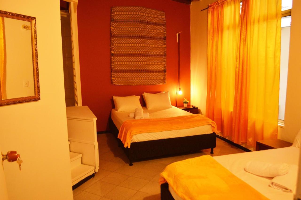 Africa House-Casa Hotel Laureles-La70 เมเดยิน ภายนอก รูปภาพ